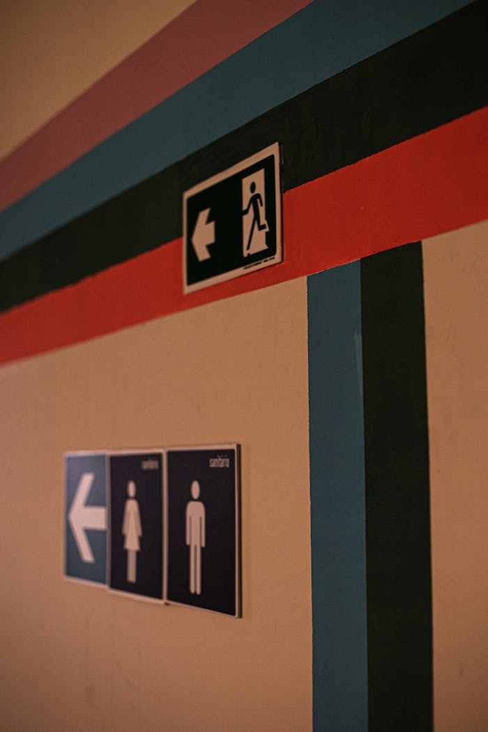 Colorful wall featuring restroom and exit signs in Belo Horizonte, Brazil.